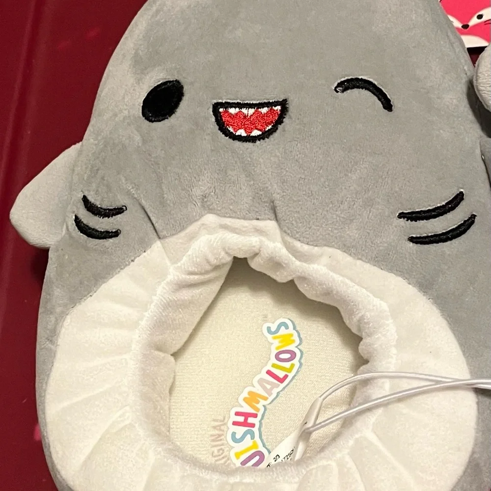 Squishmallows NWT slippers size 2/3 (BIG GIRL) shark unisex - Picture 3 of 6